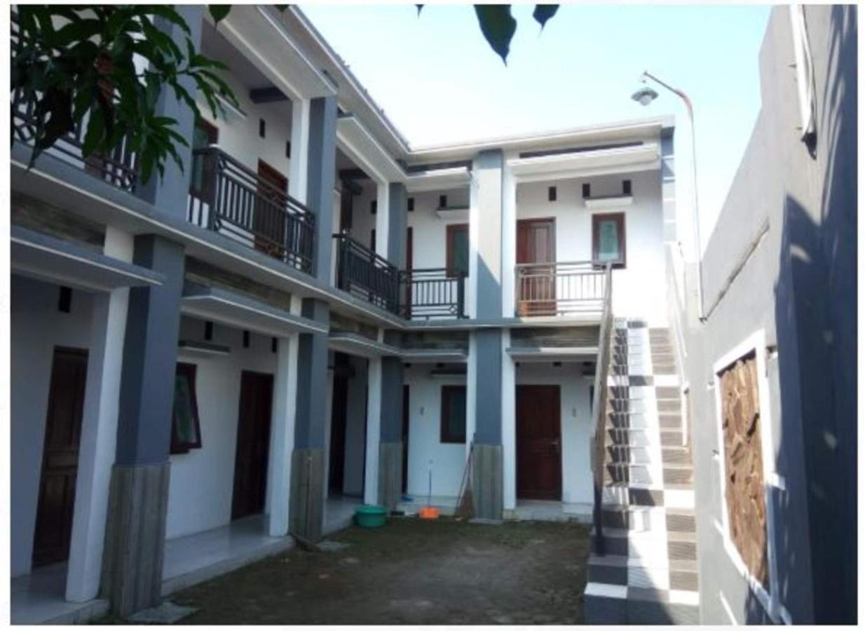 Hotel Griya Anugerah à Mojokerto Extérieur photo