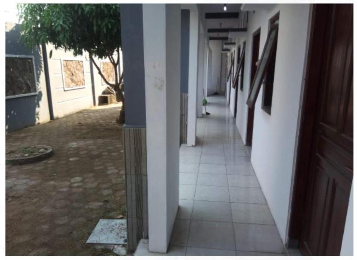 Hotel Griya Anugerah à Mojokerto Extérieur photo